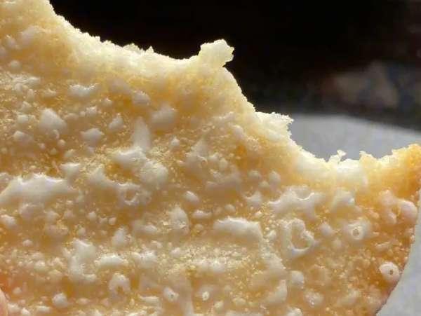雪饼上白色的雪是啥#膨化食品表面的白霜是什么